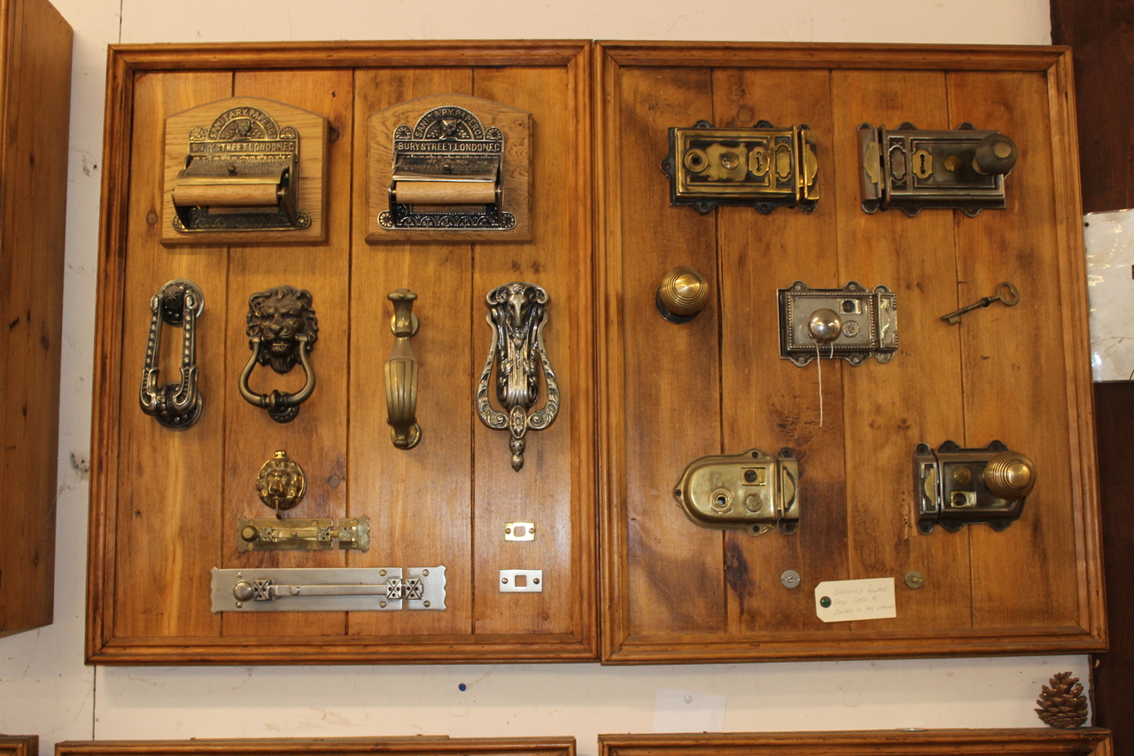 traditional door knobs handles