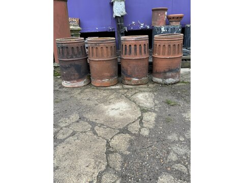 A set of period chimney pots CP1211