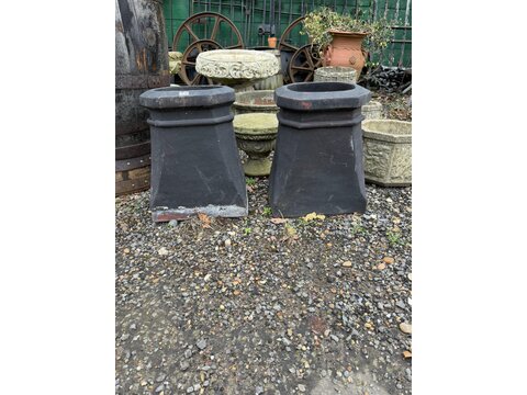 A pair of reclaimed period chimney pots CP1211