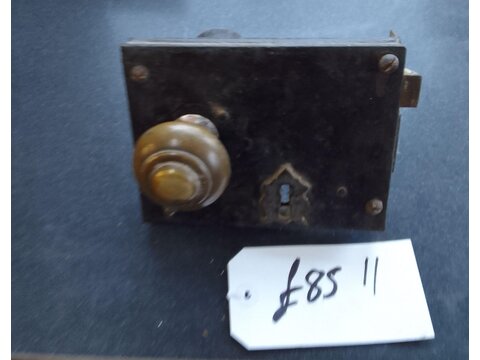DL1101 An original period box door lock