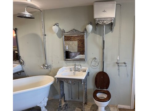 A Victorian style bathroom set B904